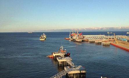 фото Проведение испытаний свай статической вдавливающей нагрузкой в основании проекта «Терминал сжиженного природного газа «Обский» для Арктик СПГ